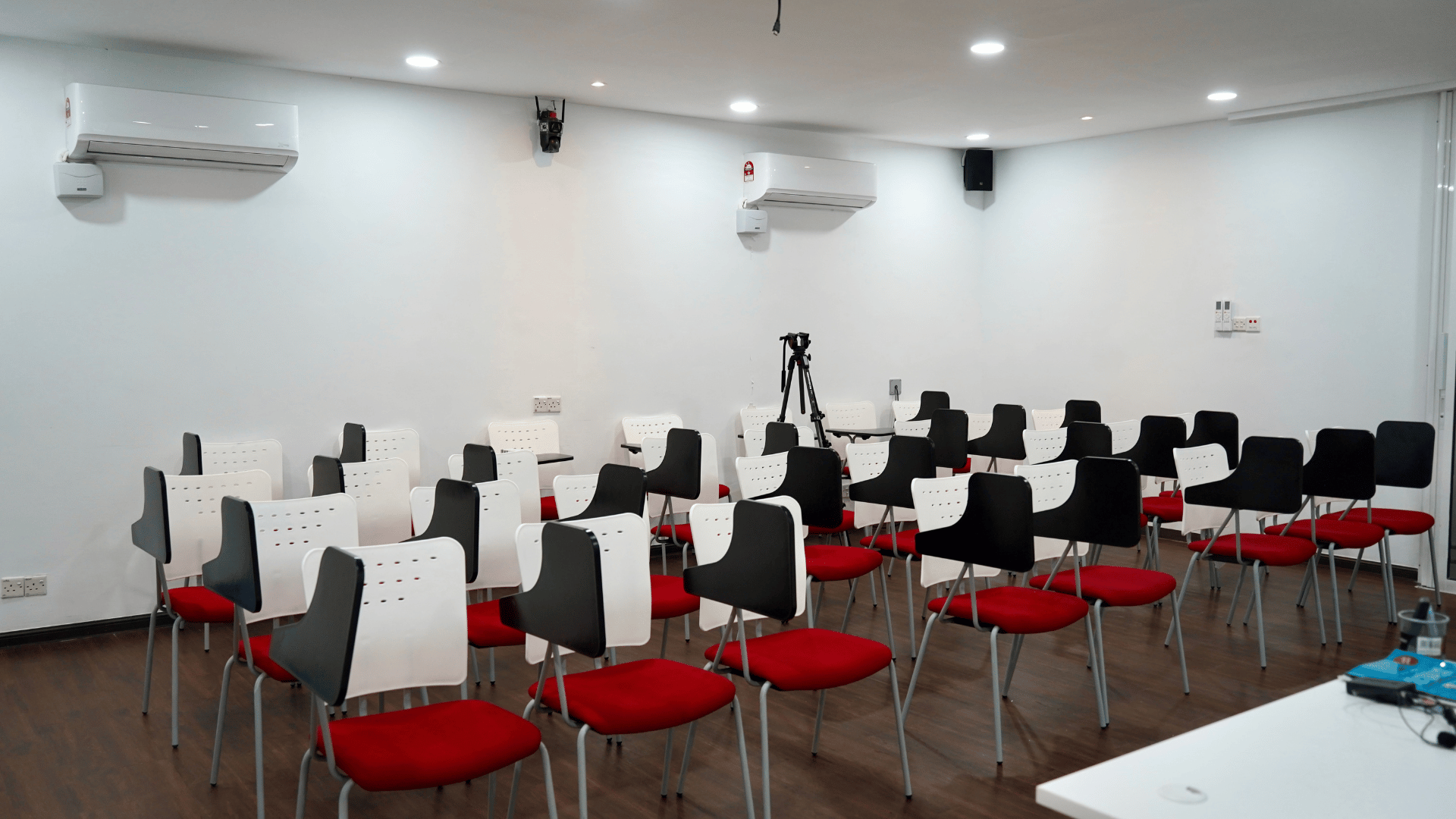 Medium Classroom 1