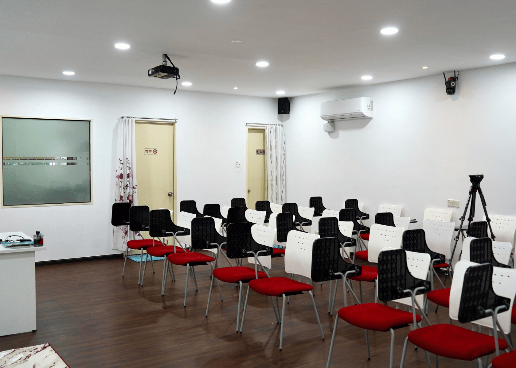 Medium Classroom