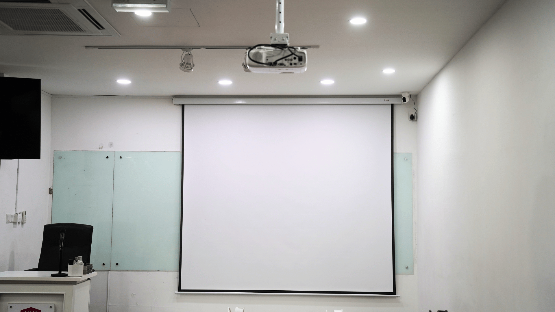Main Hall 7